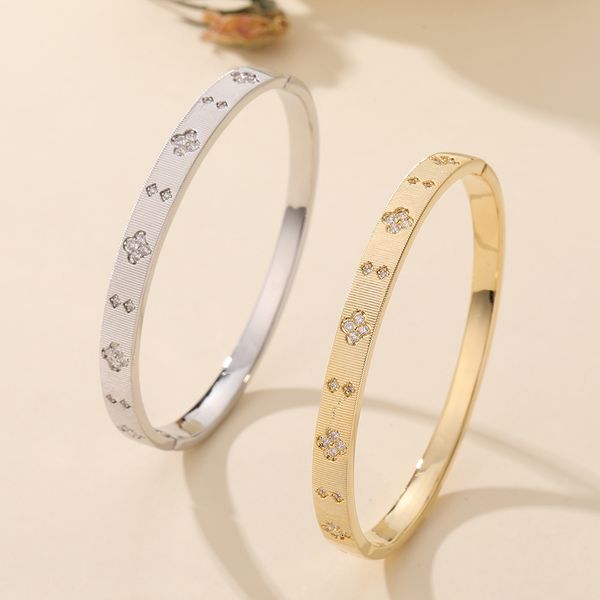 

Handcrafted Four-Petaled Bloom Bracelet Featuring Unique Lacy Pattern by Traditional Brochella Method