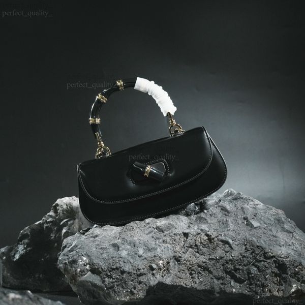 

The designer of 12A has an extraordinary eye. He has crafted this extremely stylish hand-held crossbody bag made of genuine leather, exuding an air of sophistication., One