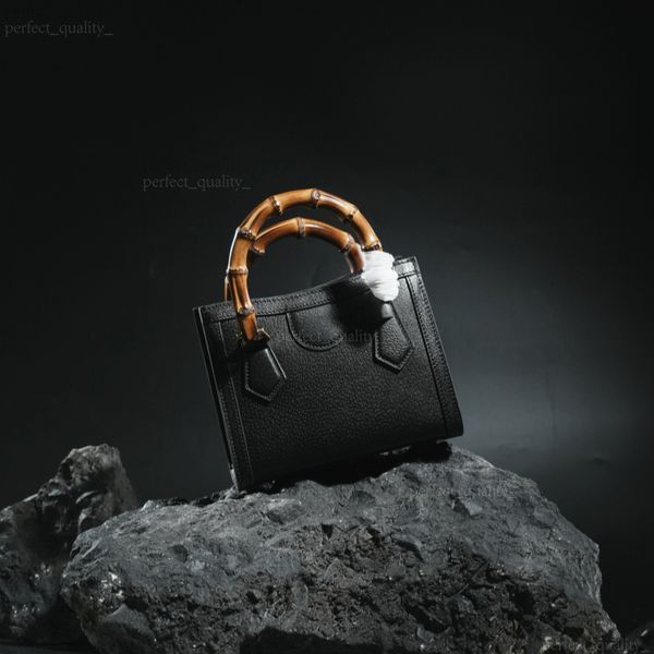 

Hold the premium leather crossbody bag designed by 99A designers, and experience the high-end and elegant quality of life. This is a specially designed model., One