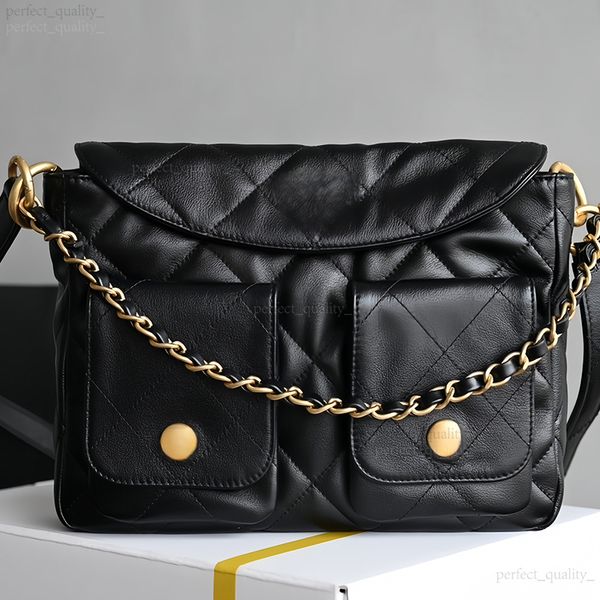 

99A The designer's crossbody bag with a shoulder strap, made of genuine leather and featuring pure copper hardware, creates an extremely luxurious atmosphere., One