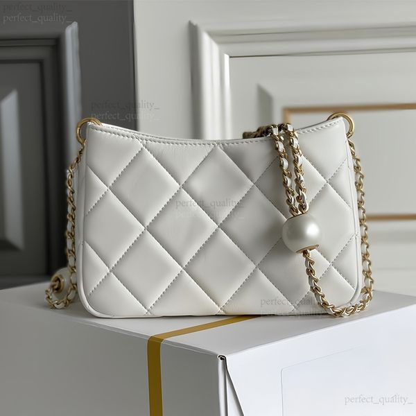 

Wearing a 100% genuine leather crossbody shoulder bag designed by 12A designers, with pure copper hardware, showcases one's refined fashion taste and charm.