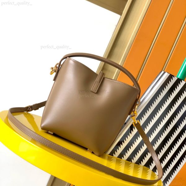 

99A - The masterstroke of a top designer has made this single-shoulder crossbody handbag the center of attention worldwide, with an extraordinary texture., One