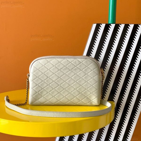 

99A, a masterpiece crafted by top designers, features a single-shoulder crossbody bag with pure copper hardware. The exquisite craftsmanship is truly awe-inspiring., One