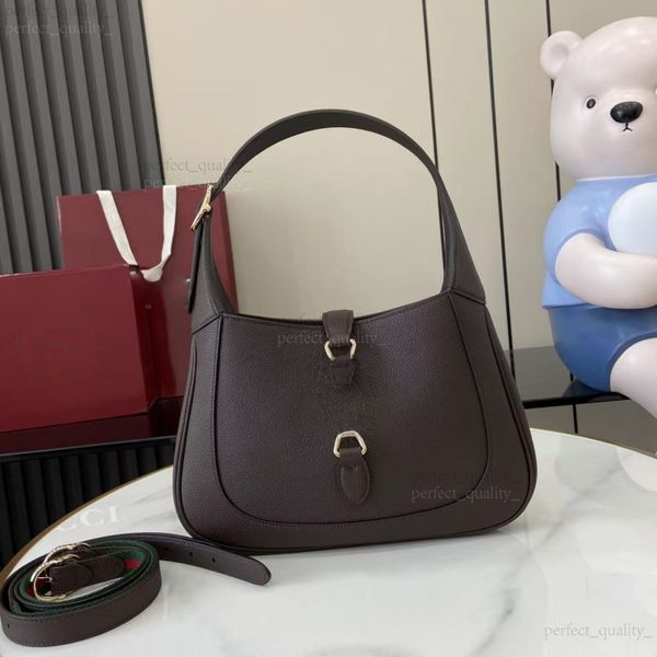 

The classic handbag with a single shoulder strap and crossbody design by 99A is made of genuine leather, exuding an unparalleled sense of high-end quality., Two
