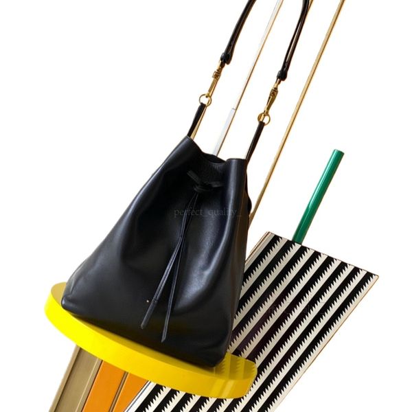 

Hold the leather crossbody bag designed by 99A designers, and enjoy the confidence and composure brought by the superior quality of imported materials., One