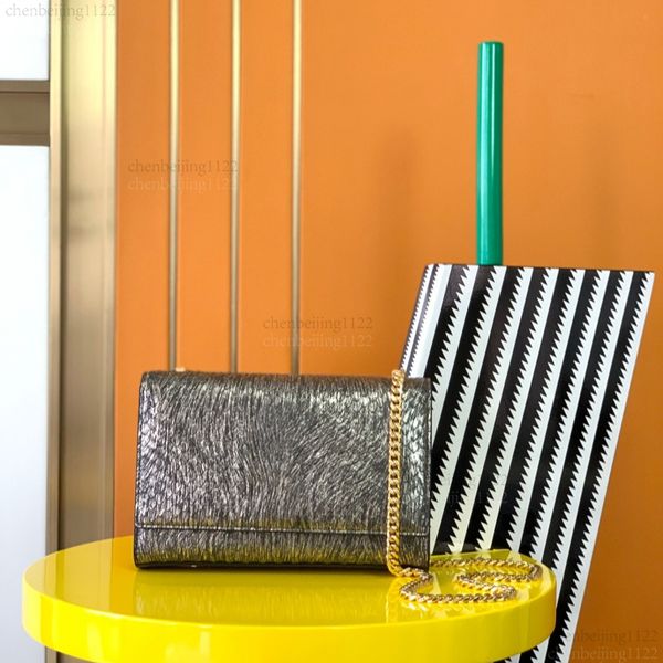 

99A Top designers capture the essence of the pure handcrafted crossbody bag. Snake skin combined with exquisite hardware, 20CM snake skin crossbody bag, One