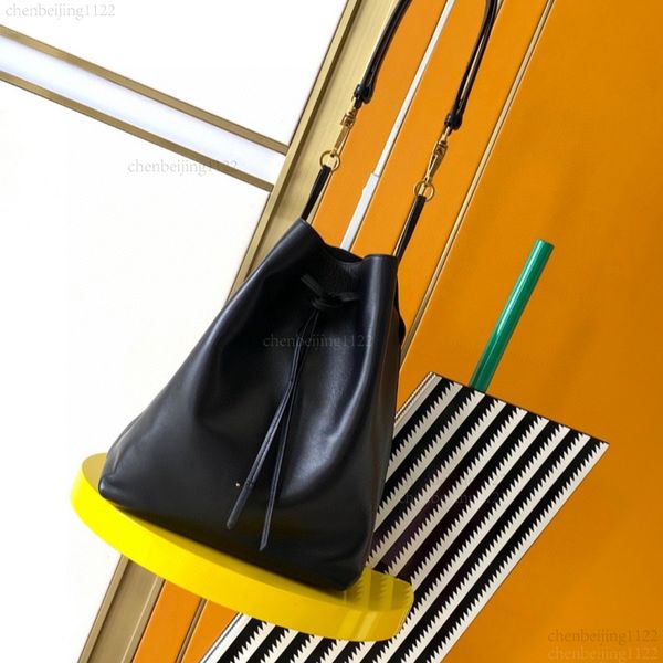 

99A Top designers have endowed this handbag with unique charm. Its exquisite hardware design, as well as its oversized bucket-shaped structure, make it truly remarkable., One