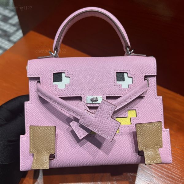 

99A This 25cm mini bag, designed by a top designer, is neither bulky nor cramped. Made of imported palm-grain leather and custom-made by hand, it is even more exquisite., Three