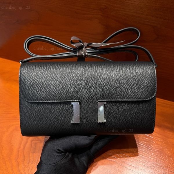 

99A 18cm single-shoulder bag made by hand using imported EP cowhide. It is sturdy and durable. The fashionable design by top designers adds to its charm., Five