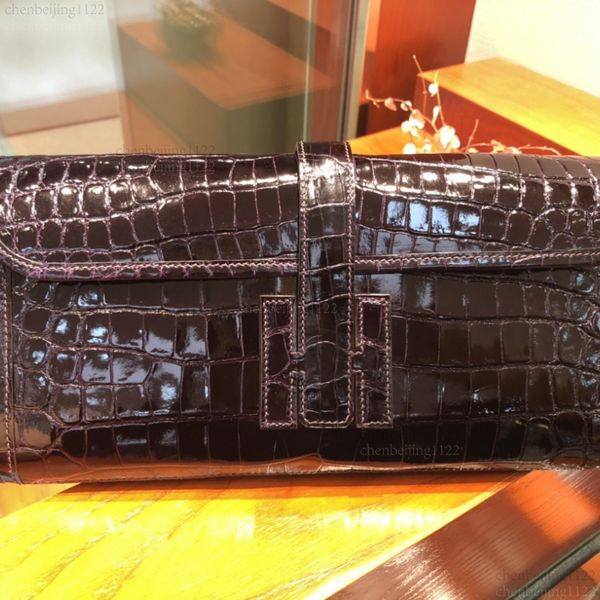 

99A This 29cm ladies' handbag designed by a top designer is made of imported crocodile skin and is custom-made by hand. The plum purple color is extremely luxurious., Two
