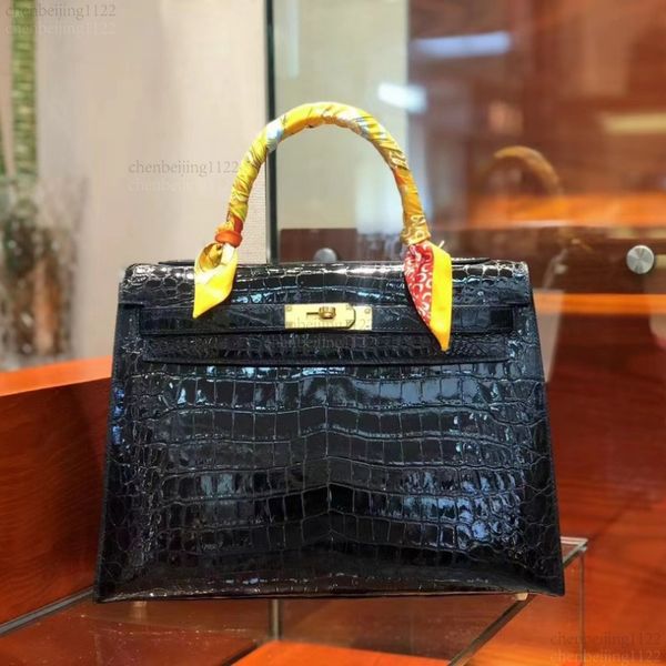 

99A This 35cm large-capacity shoulder bag is designed by a top designer. It is made of pure handmade custom-made South Afric crocodile leather, and is extremely luxurious., One