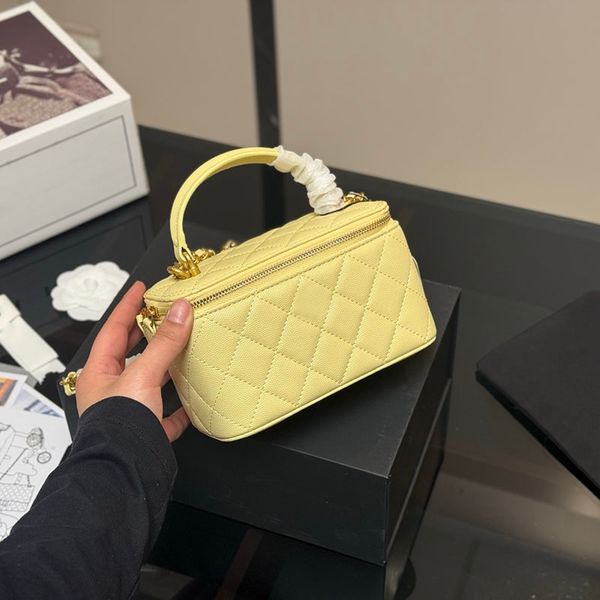 

Leather Handle Designer Women Cosmetic Cases Bag Caviar Pattern Portable Vanity Box Golden Hardware Zipper Cross Body Lipstick Makeup Handbag with Mirror 17x11cm, White