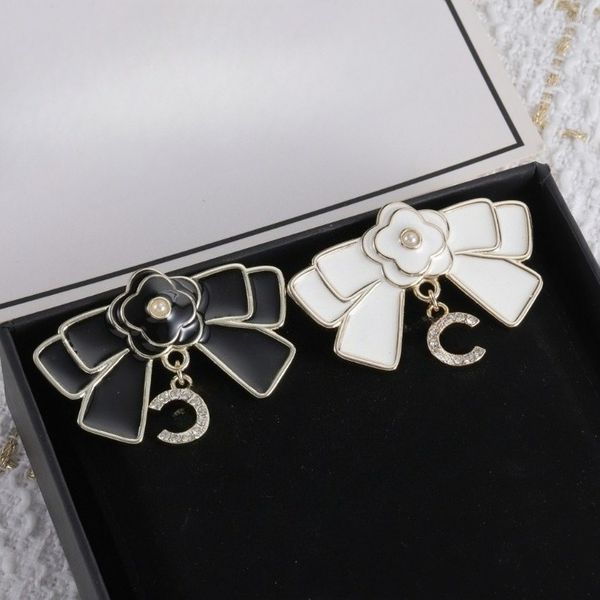 

Designer Brooches Pins Diamond Crystal Pearl Real Gold Brass Copper Stamp Letter Brooch Pin Scarf Pins Versatile Dress Pins Fashion Women's Brooches