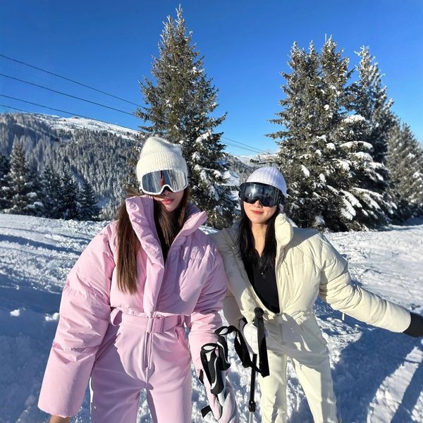 

Women's Winter Ski Jacket with Belt - Thickened Warm Padded Snow Coat, Waist-Cinching Hooded Parka for Snow Sports, Black