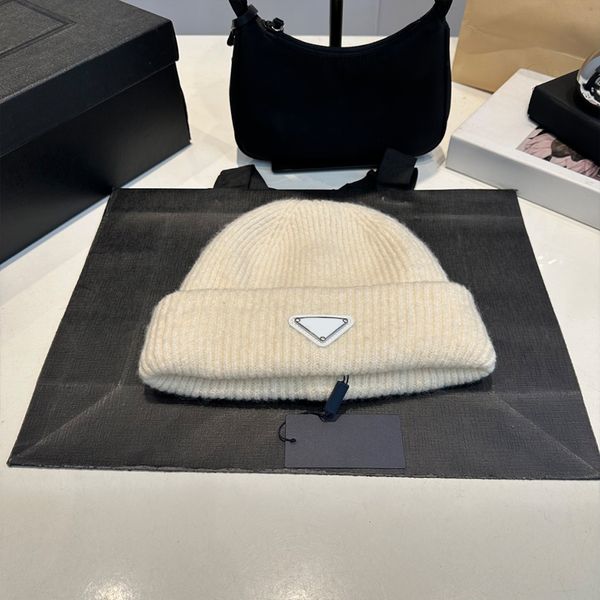 

Designer Beanies Unisex Knitting Caps Letter Pattern Triangle marker Versatile Hats Windproof Warm Thicken Knitted Beanie Skull Caps Outdoor Activities, C7