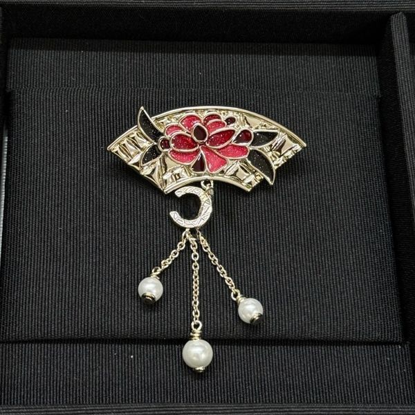 

Luxury Designer Women Letter Brooches brand 18K Gold Plated Broche Rhinestone Fashion Jewelry Brooch Charm Pearl Pin Broches Wedding Party Gift