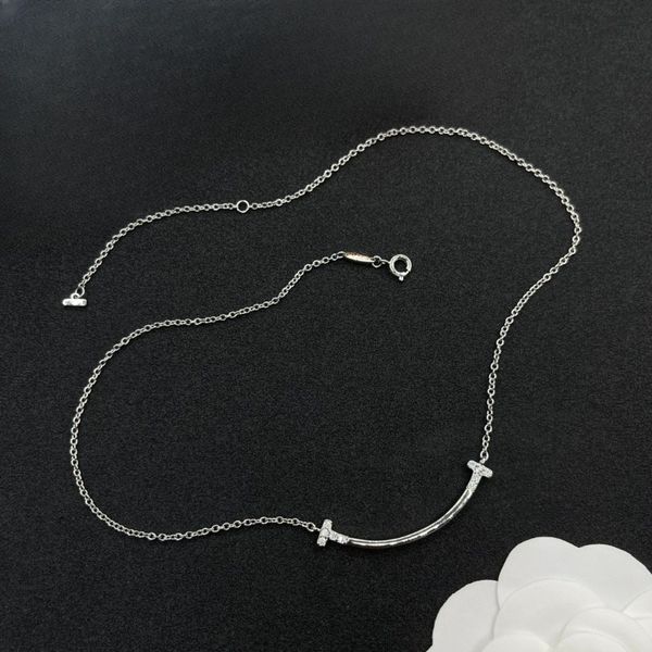 

Designer Pendant Necklace Luxury Elegant Brand Diamond Smile Charm Necklace 18K Gold 925 Silver Plated Chain Choker for Woman Jewelry Gift
