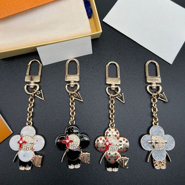 

Luxury designers keychains Letters with diamonds designers keychain top Car Key Chain Women Buckle jewelry Keyring Bags Pendant Exquisite Gift