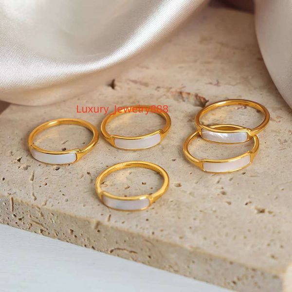 

Elegant and fashionable ring, gold-plated waterproof jewelry, stainless steel wedding shell women's ring