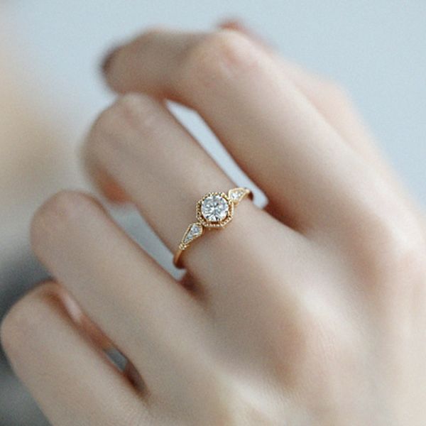 

Art Deco Noble Elegant Stylish 925 Sterling Silver Moissiant D VVS Clarity Lab-Grown Diamond Single Wedding Ring Bridal Jewellery Band