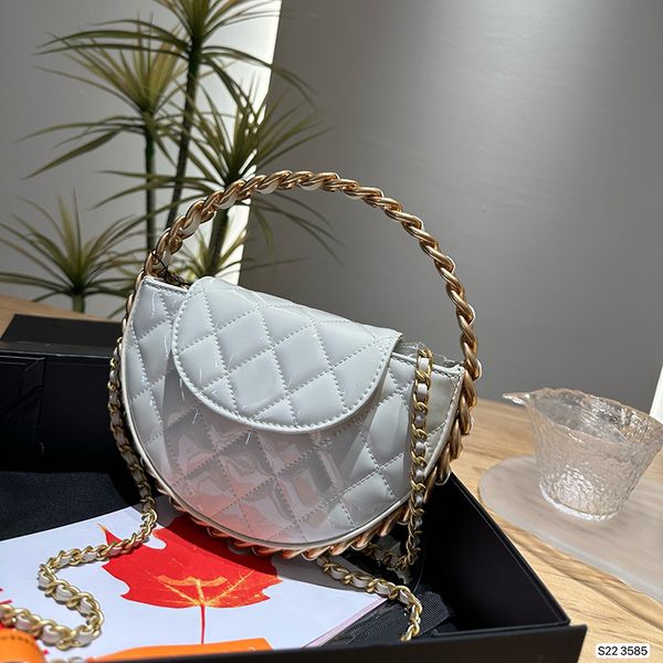 

Makeup Bag Fashion Women Shoulder Bags 20cm Shiny Patent Leather Diamond Check Gold Hardware Metallic Clasp Luxury Tote Matelasse Chain Crossbody Round bags Wallte, Black