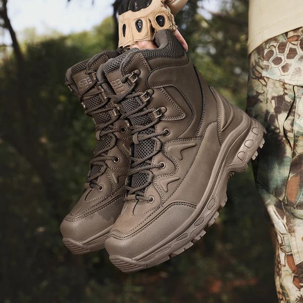 Versatile Men’s Hiking Combat Boots