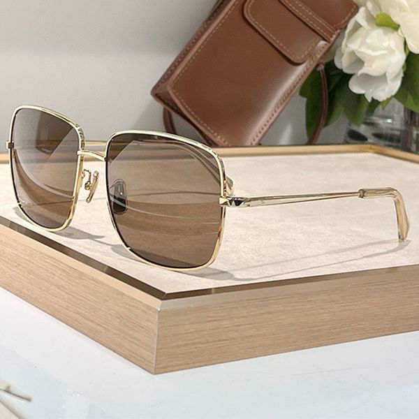 

Gorgeous Titanium Metal Sunglasses Designer Womens Large Frame Square Sunglasses 40284 Top Quality Glasses For Party Travel UV400
