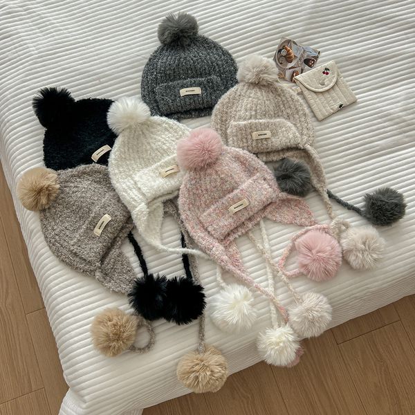 

Designer Knitted Beanie Hat Super Soft Windproof Winter Hat for Daily Commute Outdoor Activities Unisex Warm Cap for Men and Women, Black