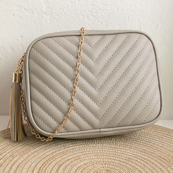 

2025 Women's single shoulder V-pattern dia lattice camera New autumn Korean style small cross body bag with tassels and chain, Pink