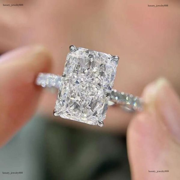 

2024 Choucong Wedding Rings Elegant Jewelry Sparkg Pure 100% Sterg Sier Natural Moissanite Dia Gemstones Party Women Engagement Ring Gift
