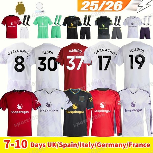 

25 26 ManUnited Soccer Jerseys HOJLUND MAINOO MOUNT AMAD CUNHA SESKO MBEUMO MARTINEZ CASEMIRO B. FERNANDES DE LIGT YORO GARNACHO Onana football shirt men kids kits, White