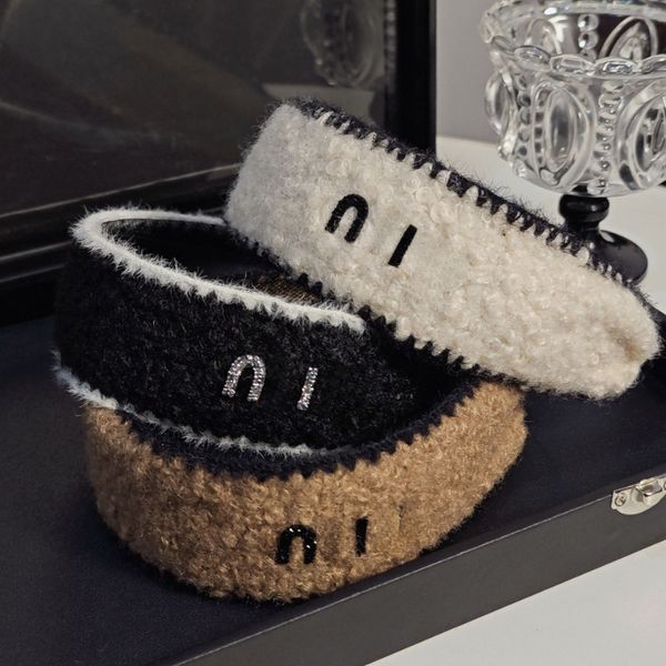 

Designer Letter Headband Women Pearl Letters Hairband with Stamp Hair Accessories High Quality Diamond HairBands