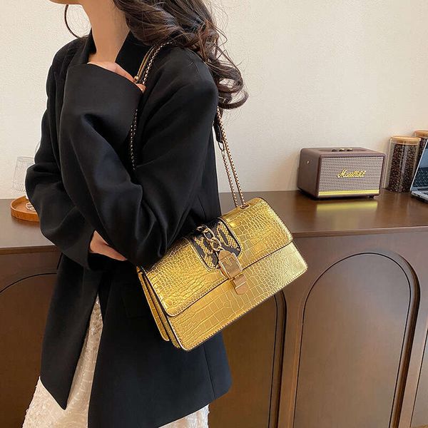 

New for women, high-end luxury goods, women's shoulder wine god, Daifei bag, crocodile pattern splicing bag, Green