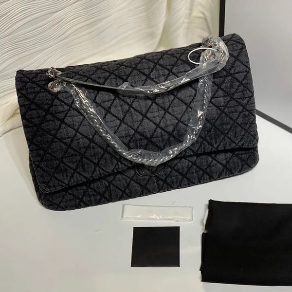 

Wholesale Denim Maxi Jumbo Shoulder Bags Classic Flap Quilted Meatlasse Chain Crossbody Handbag Designer Street Cool Large Capacity Shopping Bag 753, Black