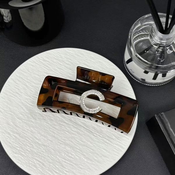 

Brand Designer Hair Clips Hair Claws Hairpin Large Shark Grab Hair Styling Barrettes Jewelry Women Hair Accessories