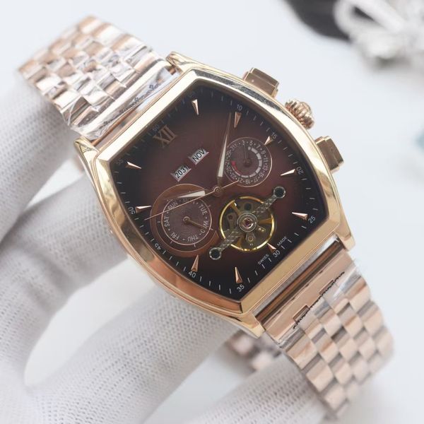 

Classic Style with Modern Touches Versatile Mans Watch, Silver