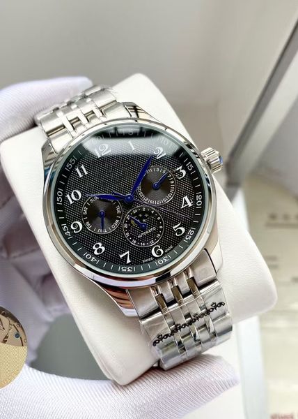 

Premium Mens' Fashion Accessory: Classic Watch Combining Functionality & Class, Dark navy