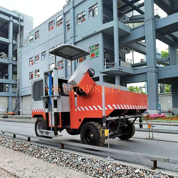 

High-Finish Concrete Curb Paver Machine With Auto-Edge Smoothing Stain-Resistant Mold for Commercial Street Curbs