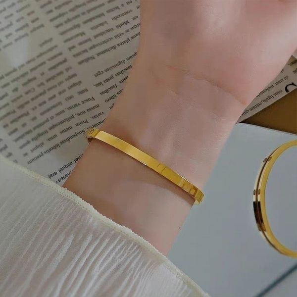 

Elegant 18K Rose Gold Love Bracelet - Interlocking Design