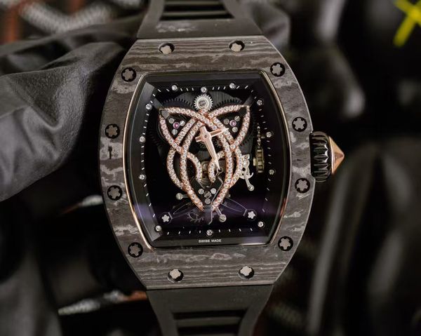 

Watch Elegant and Magnificent Luxury Watch: Blue Light Mirror and Rubber Strap, a Classic Creation of Taste and Strength, Red