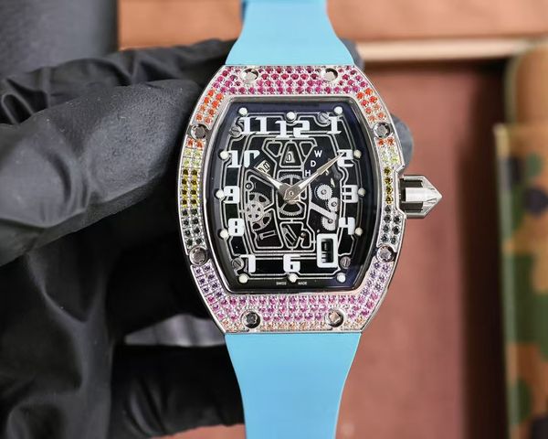 

Exquisite Watch, Choice of Taste: A Classic Creation with Luminous Dial Hands and Rubber Strap, Khaki