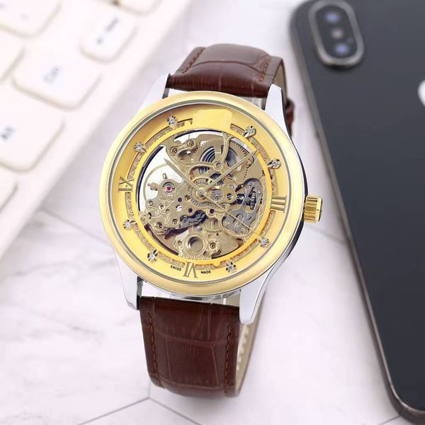 

Timeless Design Men's Wristwatch with Glow-in-the-Dark Hands and Comfortable Straps, Gold