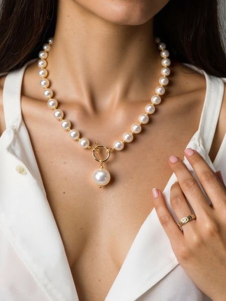 

Versatile Elegant Pearl Necklace Ideal for Special Occasions: Bridesmaid Choice at Banquet Events
