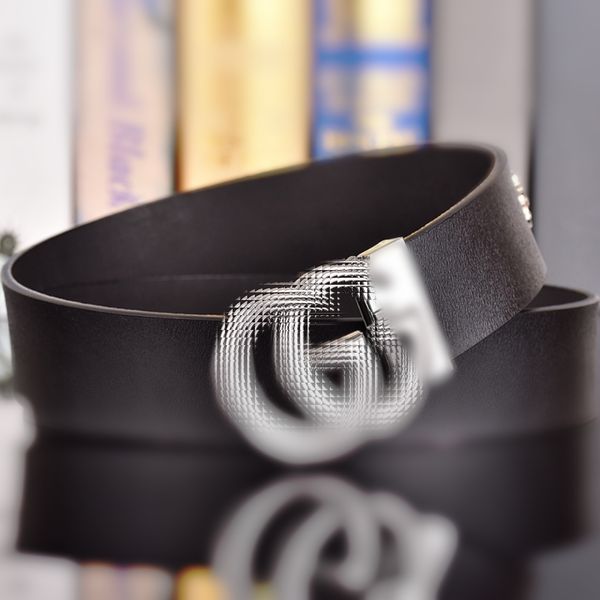 

Modern Design: Durable Leather Belt Perfect for Every Look belt Designer, White