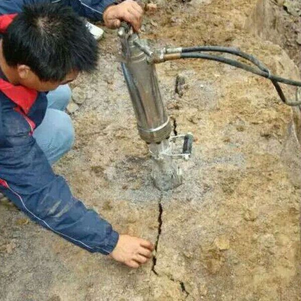 

Hydraulic Pressure Diesel Engine Stone Splitter Manual Rock Excavator Rock Splitter