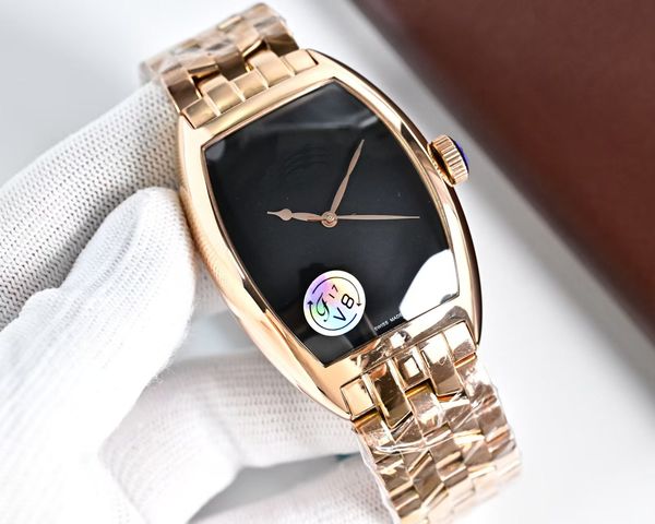

Chic and Durable Wristwatch Combining Classic Style with Modern Technology, Split
