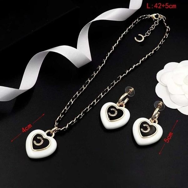 

Heart Pendant Necklace Designer Earrings Necklace Set Classic Brand Choker Sweater Chain Luxury Earrings Necklace High Quality Jewelry Set