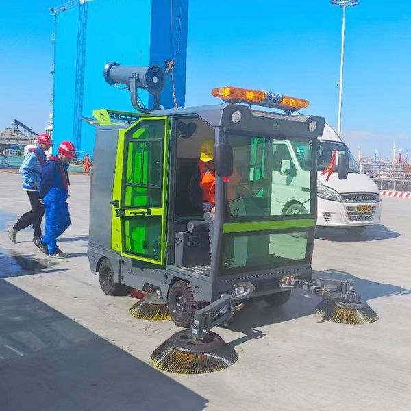 

Efficient Urban Street Sweeper For Municipal Cleaning And Dust Management