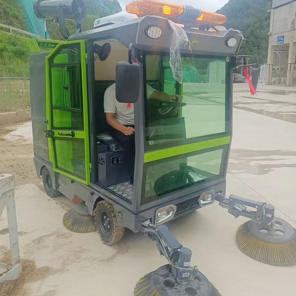 

2-Brush Leaf Collector 600L Capacity 10/h Speed