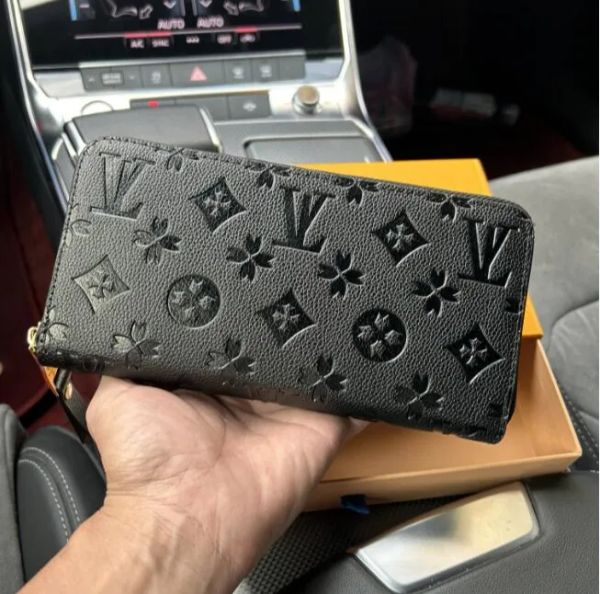 

Fashion Designer Wallet Luxury Women Short Purses Embossed Flower Letters Credit Card Holders Ladies Plaid Money Clutch Purse Bags with Box DustBag A1688, Embossed black 2